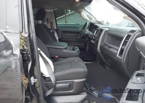 2019 Ram 1500 Classic Express 4X4 6'4 Box z USA, uszkodzony, nr VIN 1C6RR7FGXKS542165